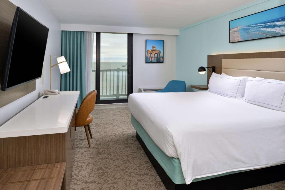 Premium King Room with Bay View - Higher Floor interior